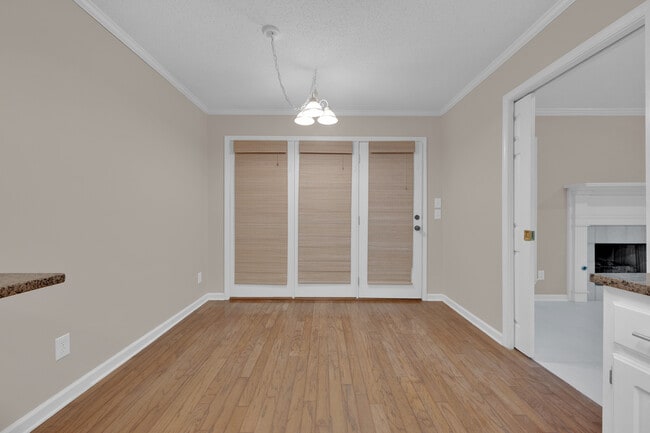 Building Photo - 2101 Fox Ridge Rd