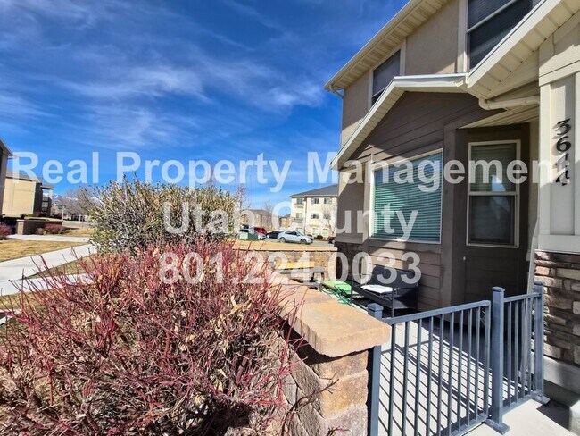Building Photo - Townhome in Eagle Mountain