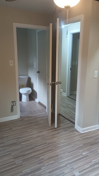 Building Photo - 2715 5th Ave E