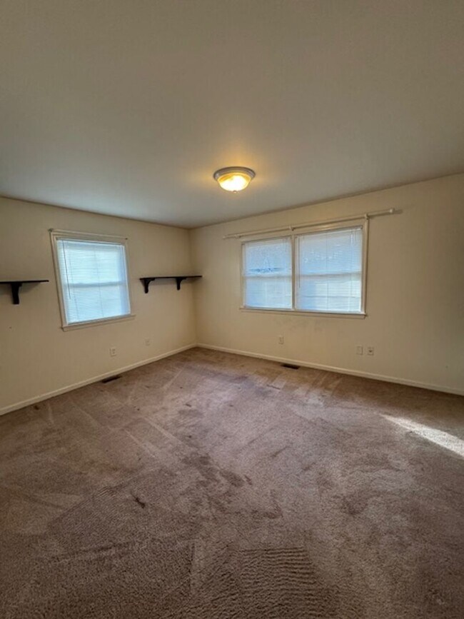 Building Photo - Piner Road