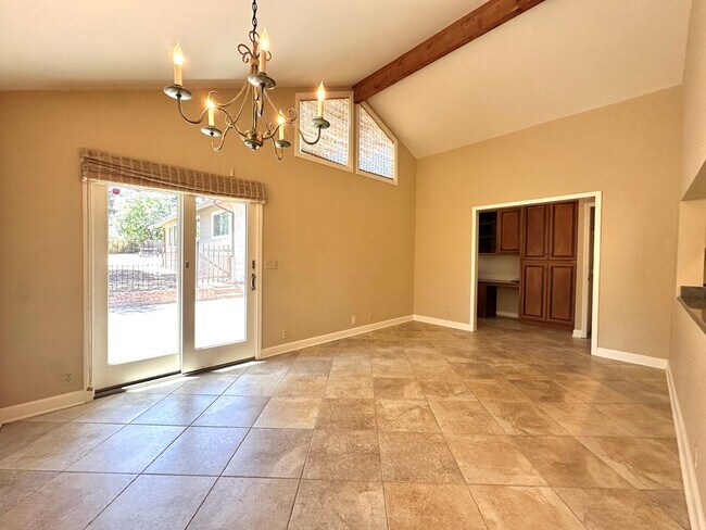 Building Photo - Beautiful 4 Bed 3 Bath Home with Attached ...