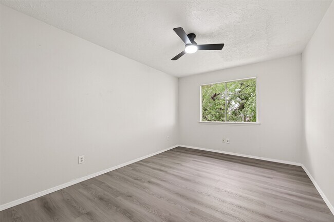 Building Photo - 710 Beechbend Dr