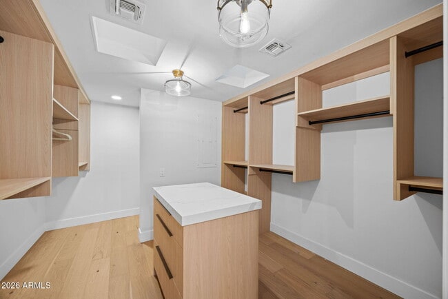 Building Photo - 10111 E Cholla St