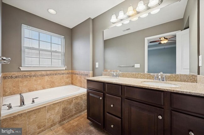 Building Photo - 907 Susan Cir