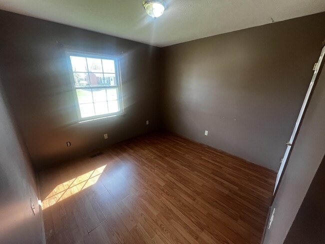 Building Photo - 230 S Circlecrest Dr
