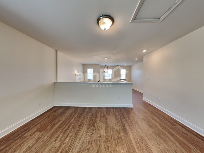 Building Photo - 248 Lake Vista Dr