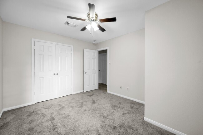 Building Photo - 10486 Twin Circles Dr