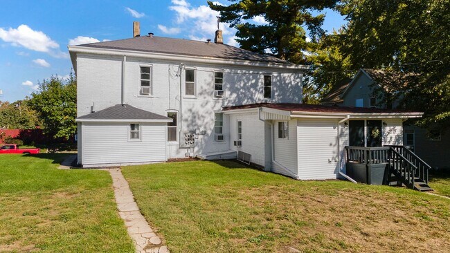 Building Photo - Newly renovated one bedroom available for ...