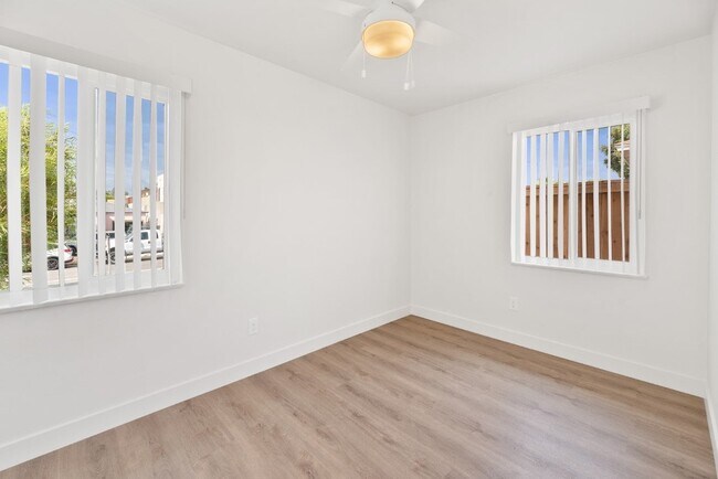 Building Photo - 939 27th St
