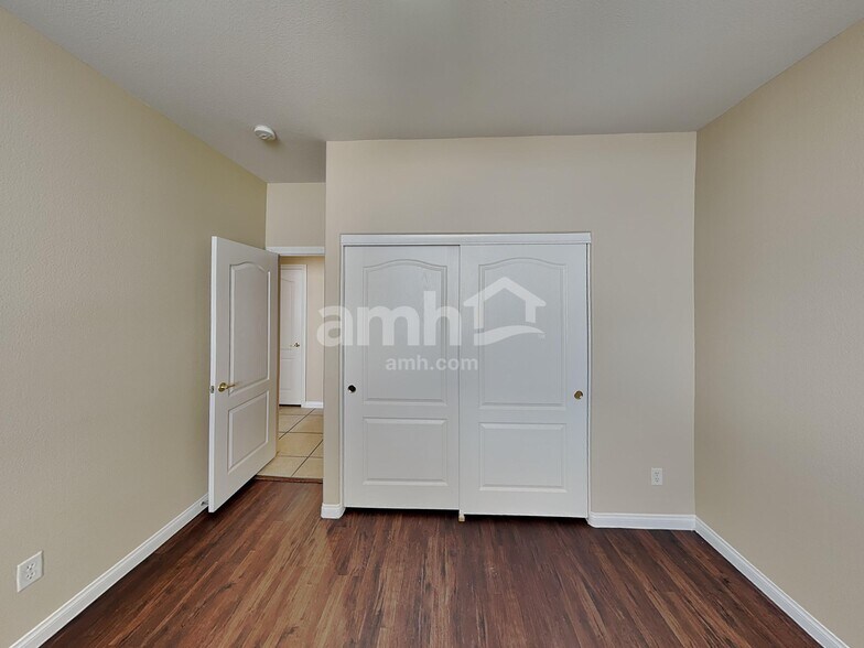 Building Photo - 903 Golden Poppy St