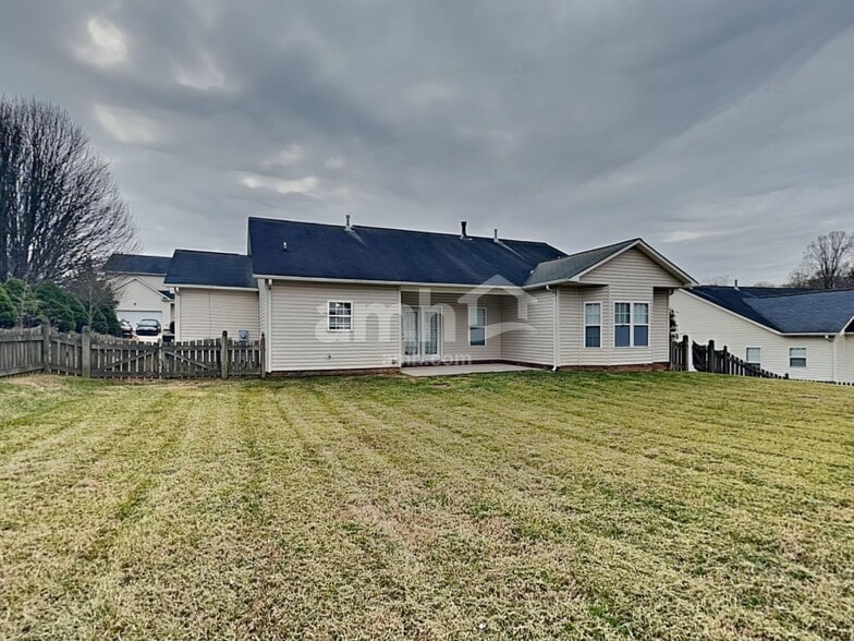 Building Photo - 413 Barnsdale Ridge Rd