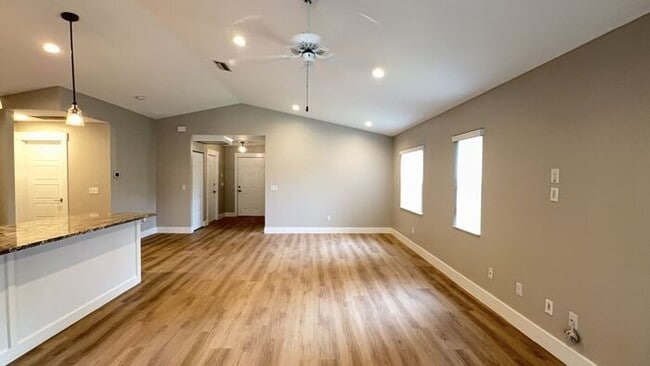 Building Photo - Open floor plan pool home