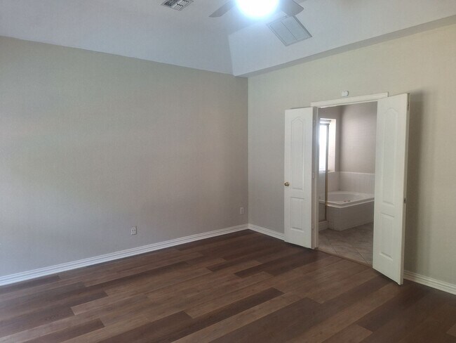 Building Photo - 5BR Fannin Farms Home with Dual Primary Suites & Pool