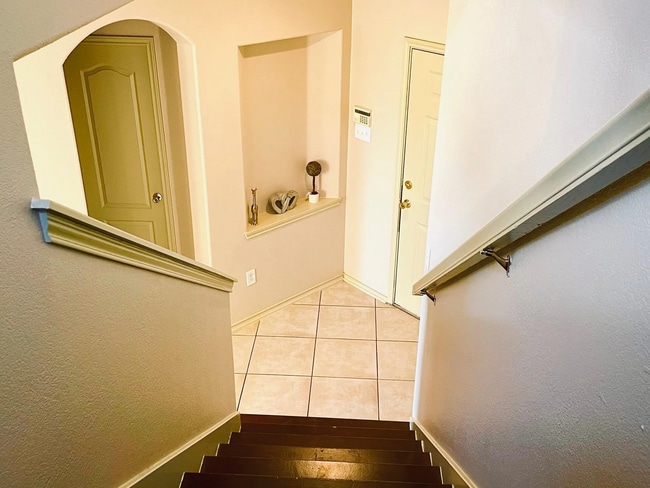 Building Photo - 9310 Albany Dr