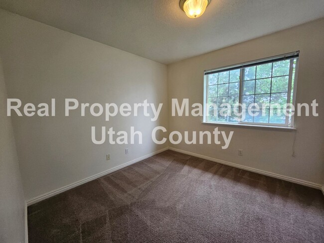 Building Photo - Orem Condo Top Floor Pet Friendly
