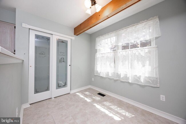 Building Photo - 247 Prince William Way