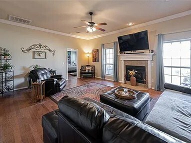 Building Photo - 1652 N Oakhaven Pl