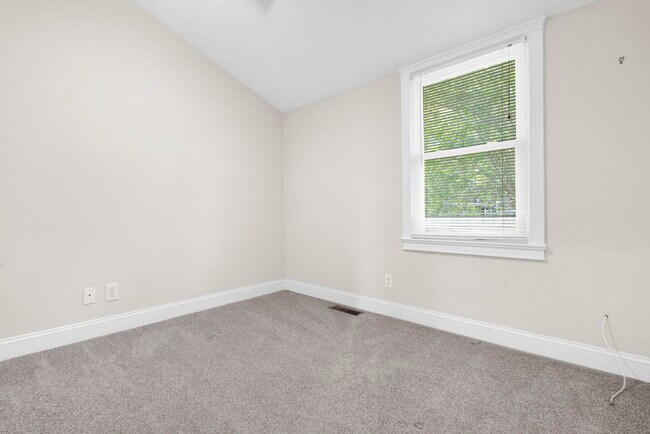 Building Photo - 2217 Doris Dr