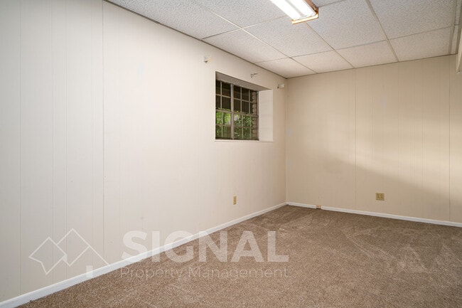 Building Photo - 2245 Tal Heim Dr