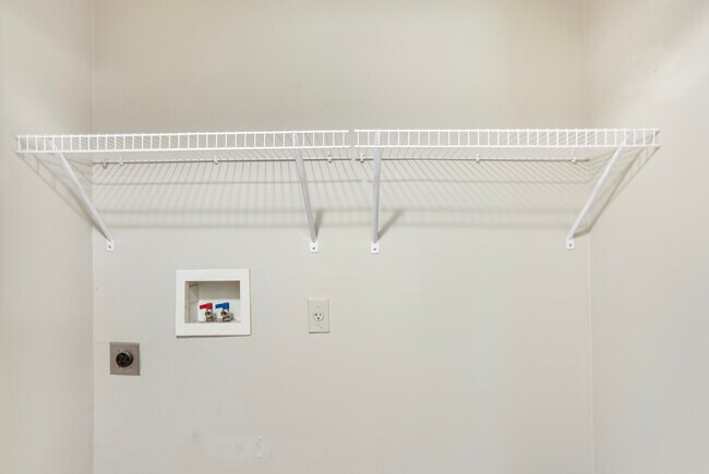 Building Photo - 932 Winburn Dr