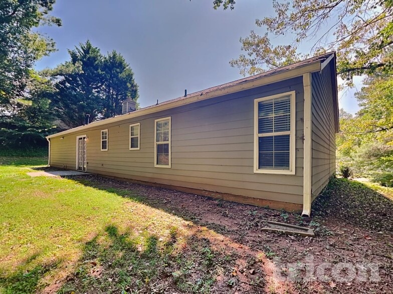 Building Photo - 38 Ann Cir