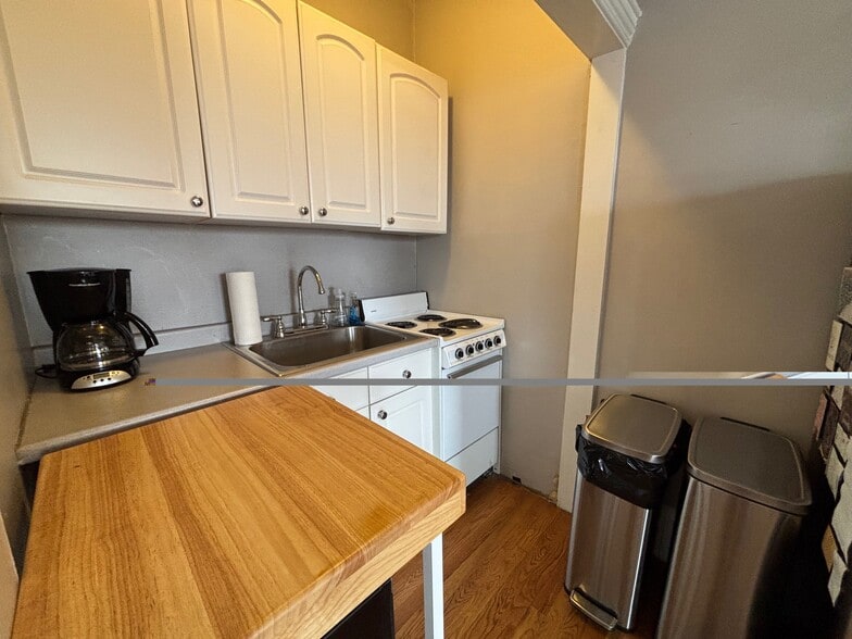 Building Photo - 82 Charles St