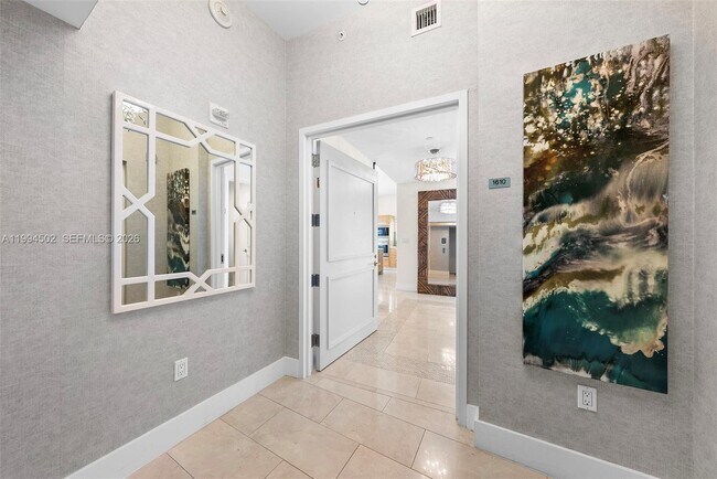 Building Photo - 2020 N Bayshore Dr