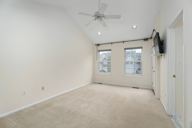 Building Photo - 610 Bollen Ct