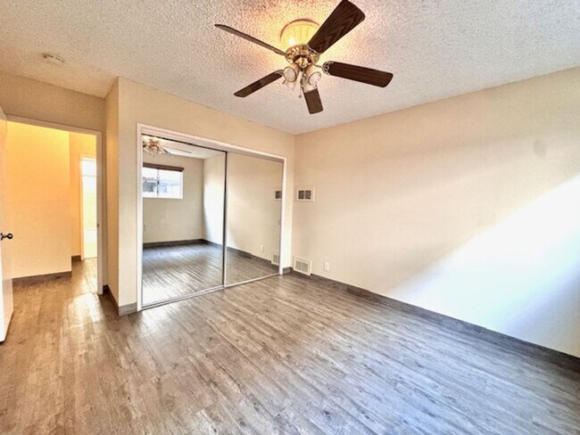 Building Photo - Downstairs, One Bedroom Apartment located ...