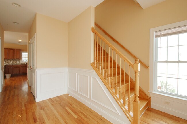 Building Photo - 638 Hope St