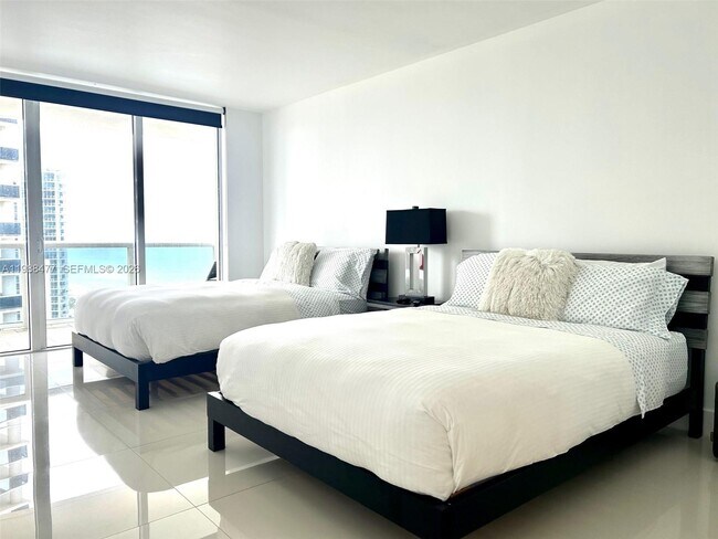 Building Photo - 1830 S Ocean Dr