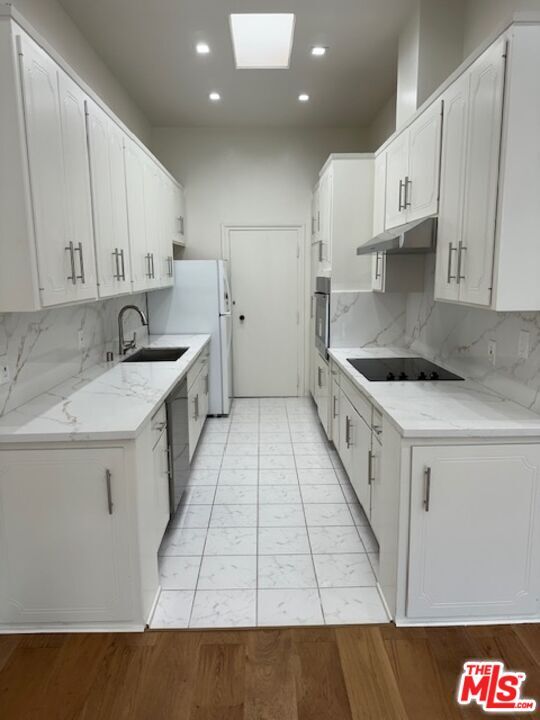 Building Photo - 11970 Montana Ave