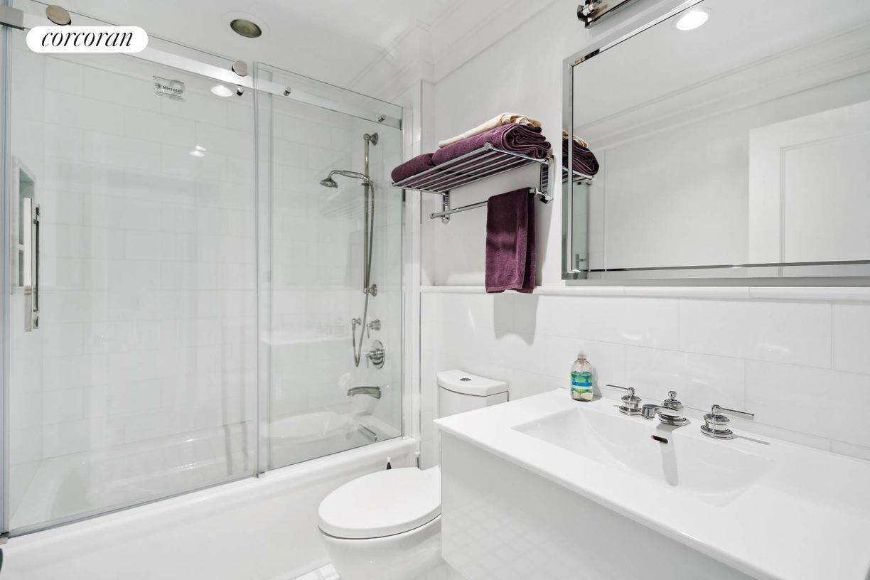 Building Photo - 34 E Beach Dr