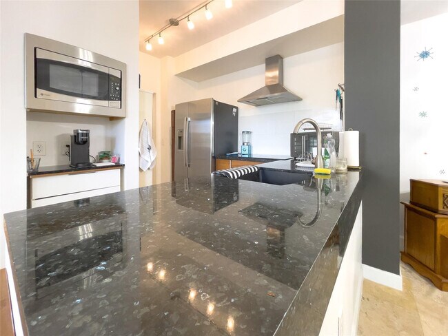 Building Photo - 1900 Van Buren St