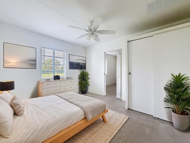 Building Photo - E. St