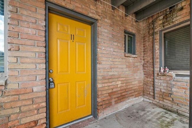 Building Photo - 4811 Oakland St