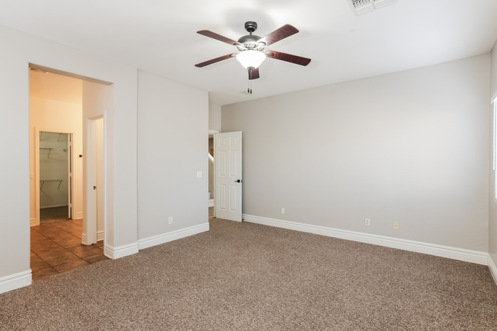 Building Photo - 41202 N Parker Ln