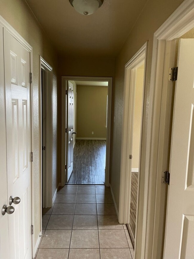 Building Photo - 202 Coby Dr