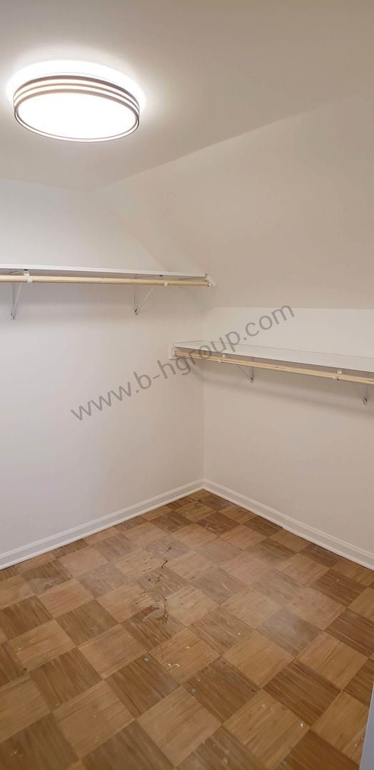 Building Photo - New Listing!