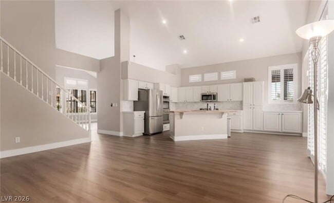 Building Photo - 264 Pointe Ranier Ave