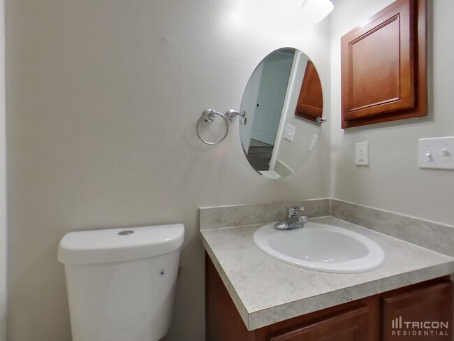 Building Photo - 2727 Fox Creek Dr E