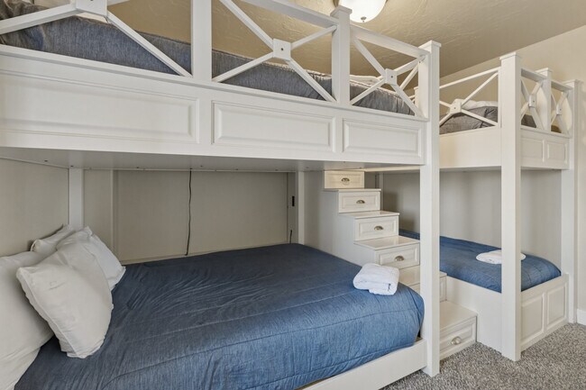 Building Photo - 4221 Torrey Pines Dr