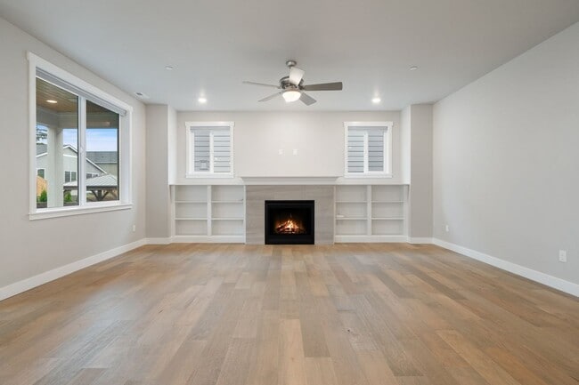 Building Photo - Newer 4-Bedroom Home in Bremerton