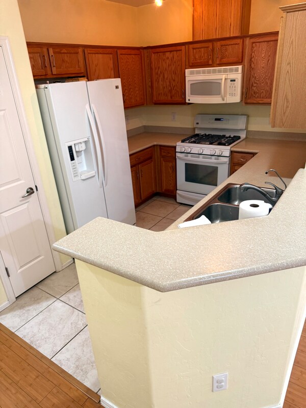 Building Photo - 6868 Sky Pointe Dr