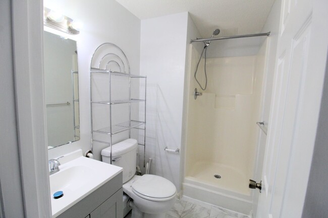 Building Photo - 869 Camelot Ln