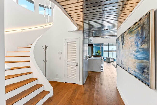 Building Photo - 3307 NE Marine Dr