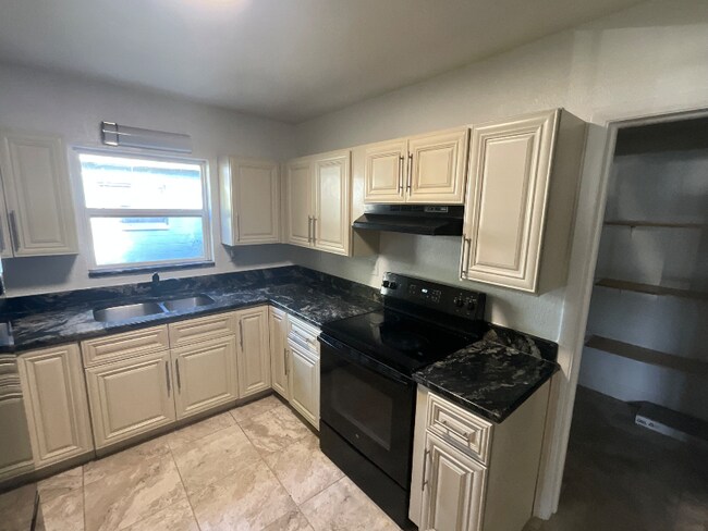 Building Photo - 10924 124th Ave N