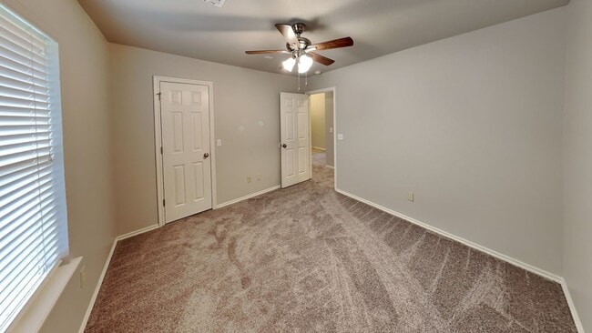 Building Photo - Very Nice 3 Bedroom 2 Bath Home in Mustang Schools