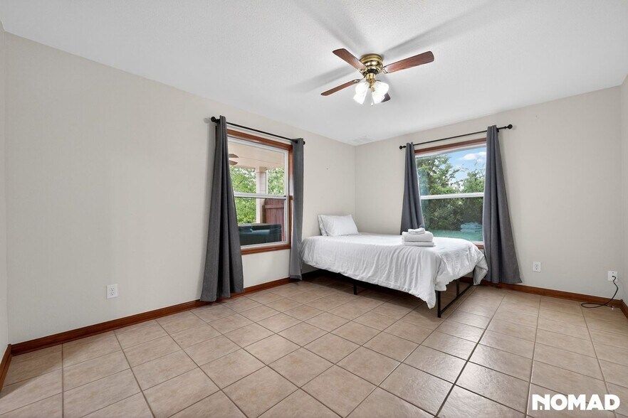 Building Photo - 13217 N Ridge Cir