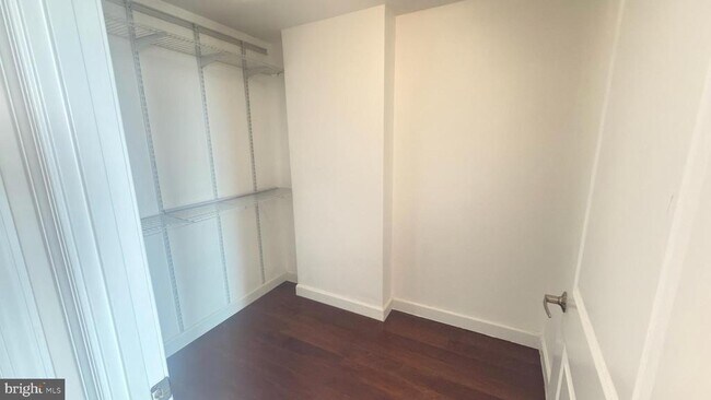 Building Photo - 5750 Bou Ave